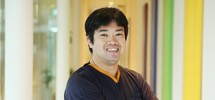 歯科医師 岡部 靖弘